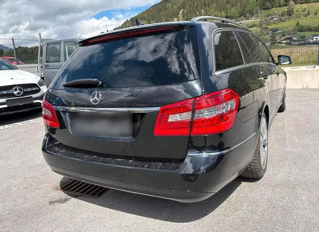 Gebraucht Mercedes E220 Avantgarde 170 PS (125 kW) 2012 Schwarz Kombi