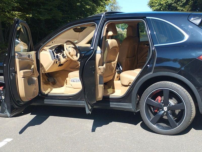 Schwarz Gebraucht 2010 Porsche Cayenne SUV | 15.500 € (Fairer Preis) - Bild 1/4