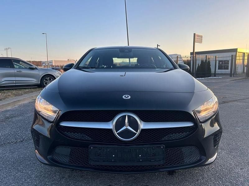 Gebraucht Mercedes A180 116 PS (85 kW) 2020 Schwarz Limousine