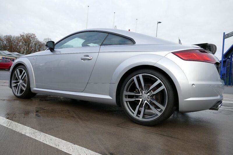 Gebraucht Audi TT S-Line 230 PS (169 kW) 2015 Silber Coupé