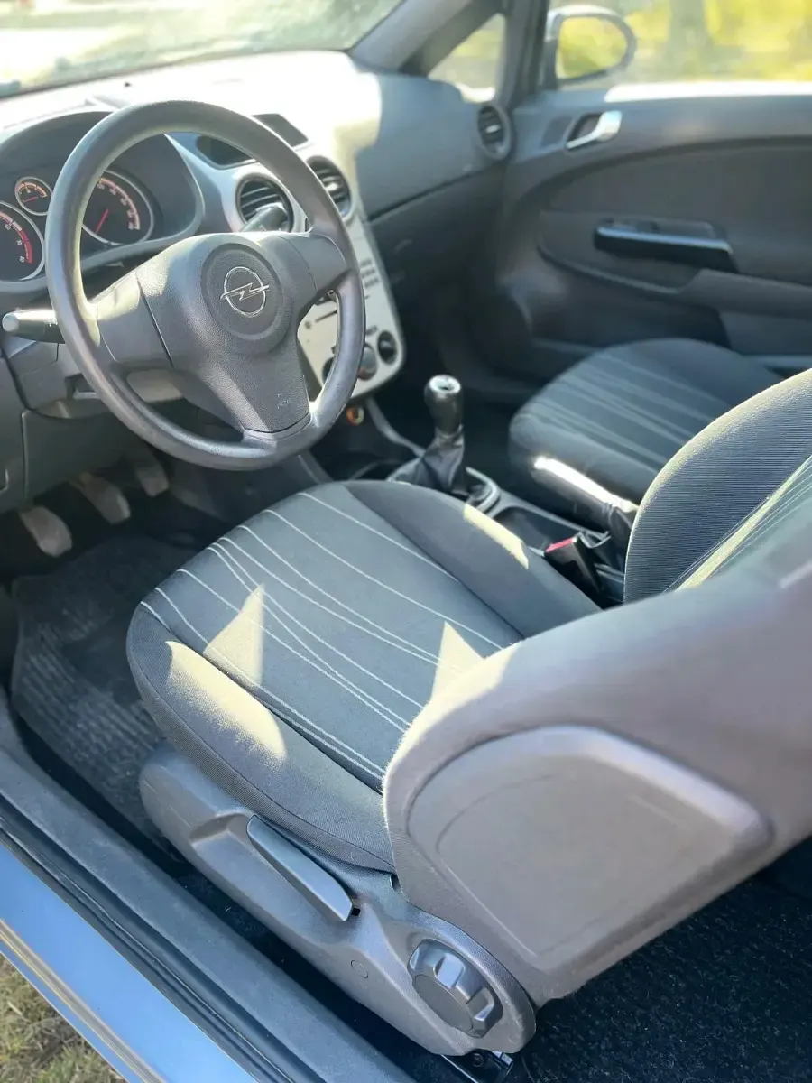 Second-hand Opel Corsa 60 CP (44 kW) 2007 Argintiu Hatchback