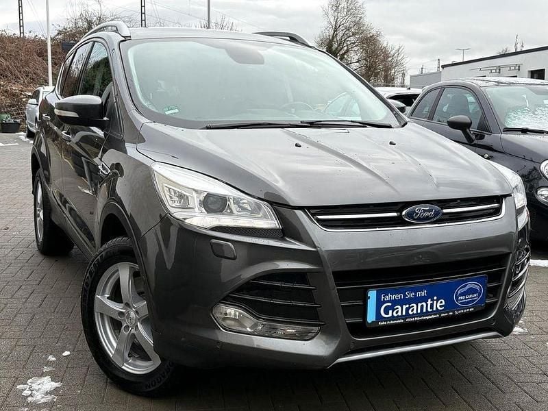 Gebraucht Ford Kuga Titanium 150 PS (110 kW) 2016 Grau SUV