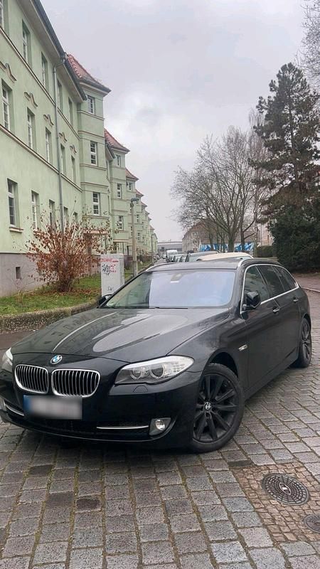 Gebraucht BMW 530 258 PS (189 kW) 2012 Schwarz Kombi