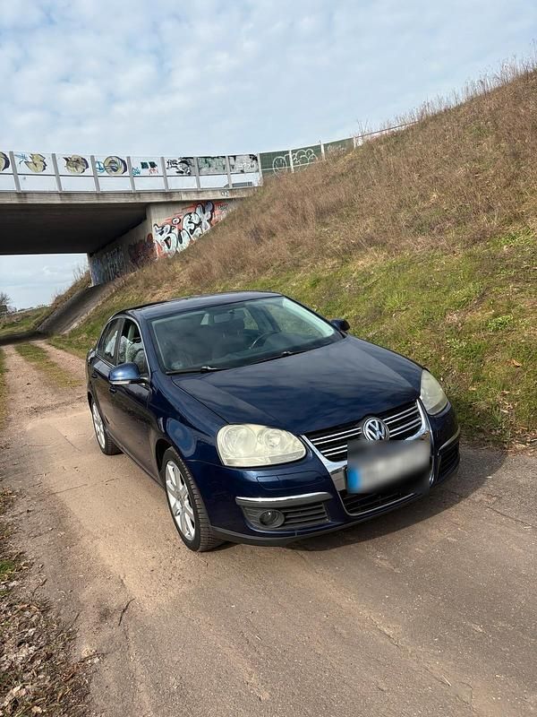 Gebraucht VW Jetta 105 PS (77 kW) 2008 Blau Limousine
