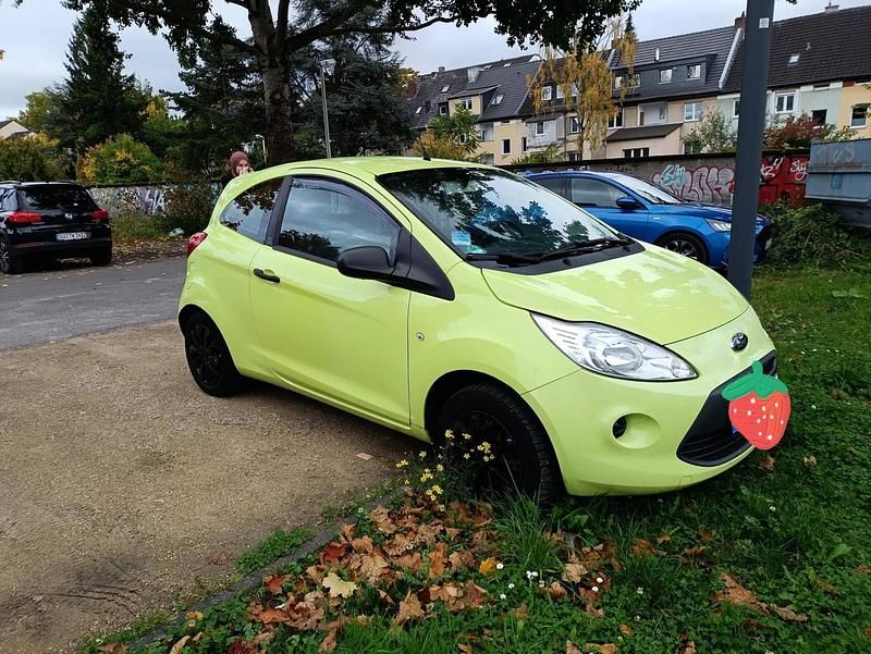 Grün Gebraucht 2013 Ford Ka Kleinwagen | 2.099 € (Superpreis) - Bild 1/4