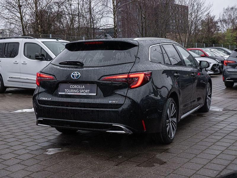 Neu Toyota Corolla 140 PS (102 kW) 2025 Schwarz Kombi