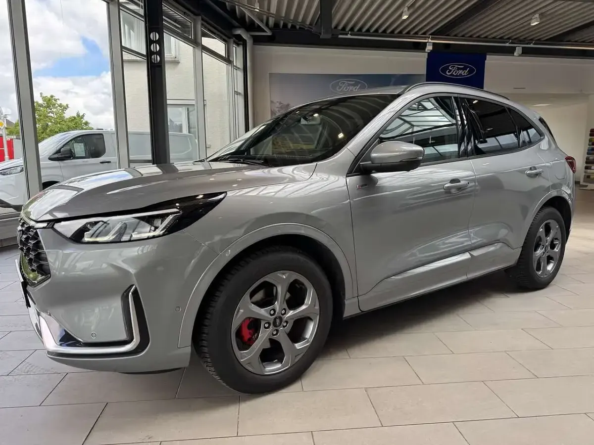 Usata Ford Kuga ST-Line X 186 CV (136 kW) 2025 Argento SUV