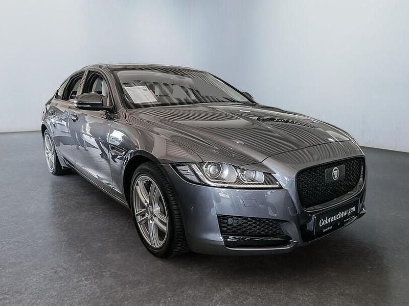 Grau Gebraucht 2017 Jaguar XF Portfolio Limousine | 12.170 € (Superpreis) - Bild 1/4