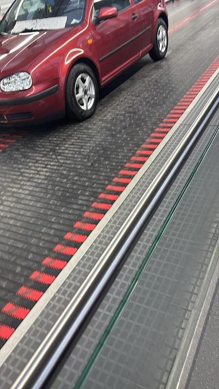 Gebraucht VW Golf IV 75 PS (55 kW) 1998 Rot Kleinwagen