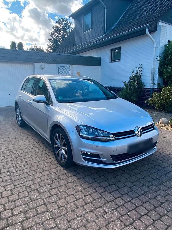 Silber Gebraucht 2015 VW Golf VII Highline Kleinwagen | 11.000 € (Guter Preis) - Bild 1/4