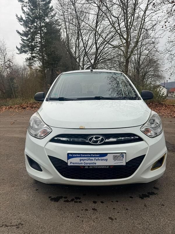 Gebraucht Hyundai i10 70 PS (51 kW) 2012 Weiß Kleinwagen
