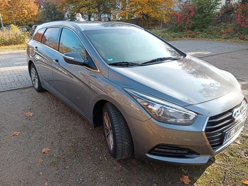 Silber Gebraucht 2017 Hyundai i40 Trend Kombi | 8.200 € (Guter Preis) - Bild 1/4