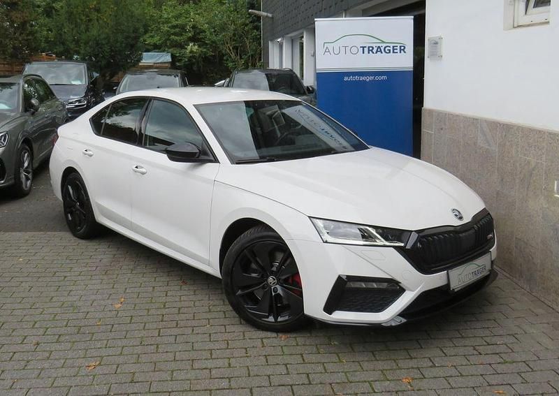 Sonderlackierung candyweiss Gebraucht 2022 Skoda Octavia RS Limousine | 31.390 € (Guter Preis) - Bild 1/4