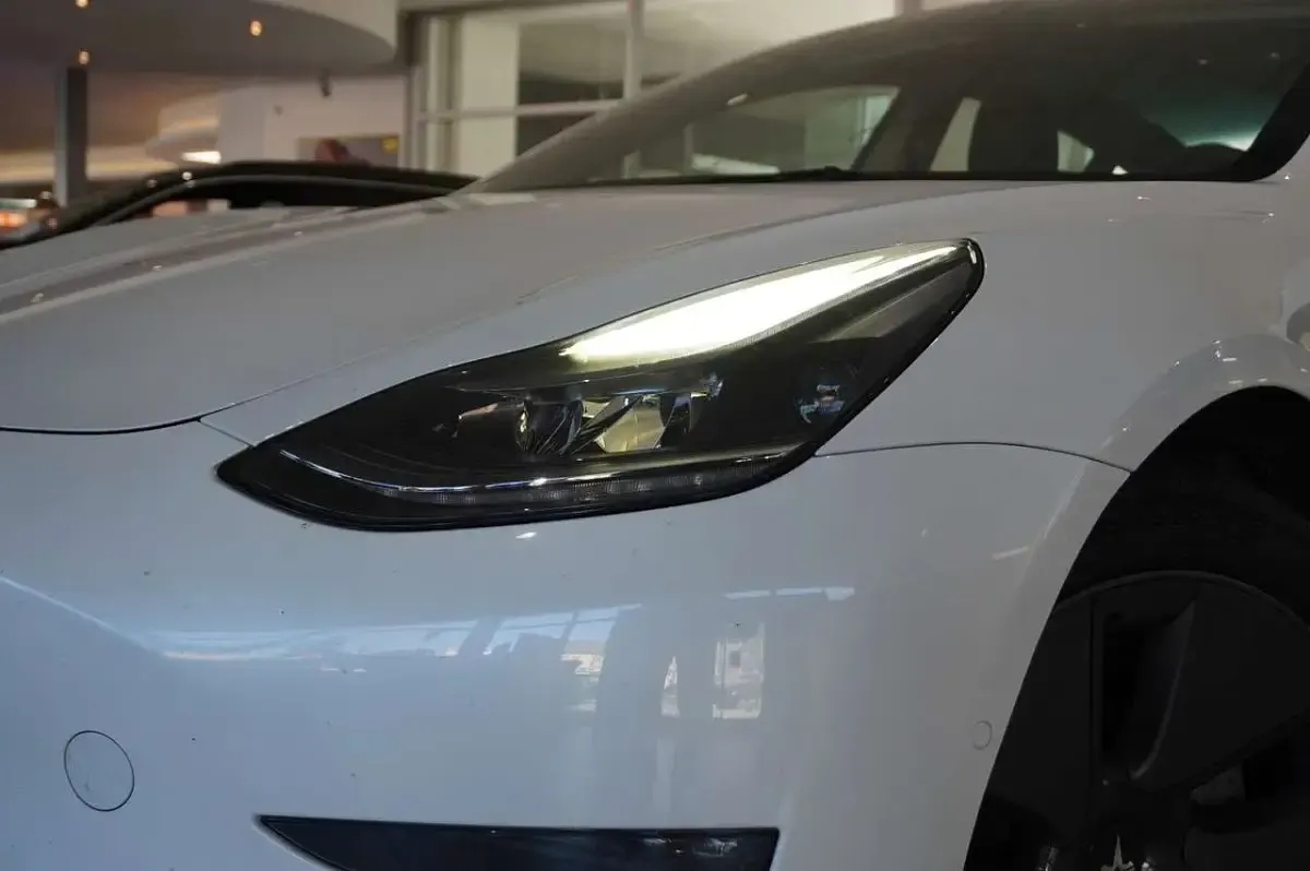 Second-hand Tesla Model 3 366 kW (498 CP) 2021 Alb Berlinǎ