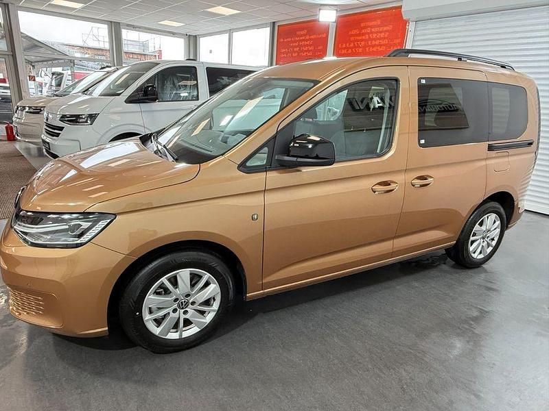 Neu VW Caddy Life 116 PS (85 kW) 2025 Gold Van / Kleinbus