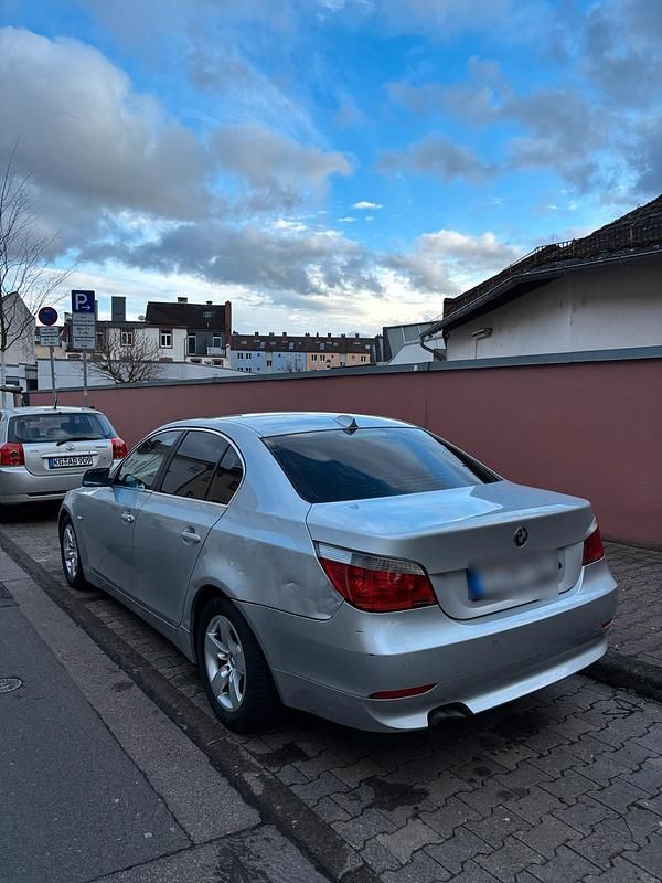 Gebraucht BMW 523 177 PS (130 kW) 2005 Grau Limousine