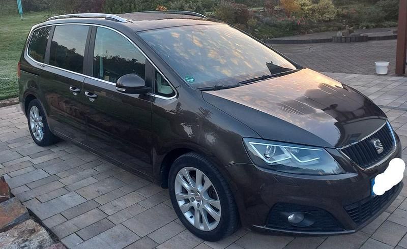 Braun Gebraucht 2015 Seat Alhambra I-Tech Van / Kleinbus | 10.900 € (Superpreis) - Bild 1/4