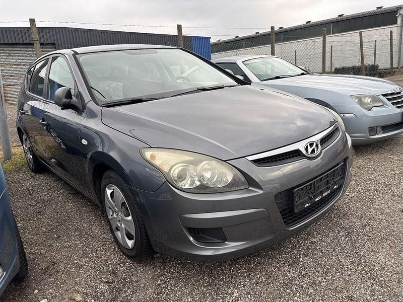 Gebraucht Hyundai i30 Edition 109 PS (80 kW) 2010 Grau Limousine