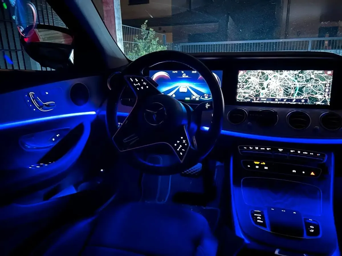 Gebraucht Mercedes E300 Night 306 PS (225 kW) 2021 Silber Kombi
