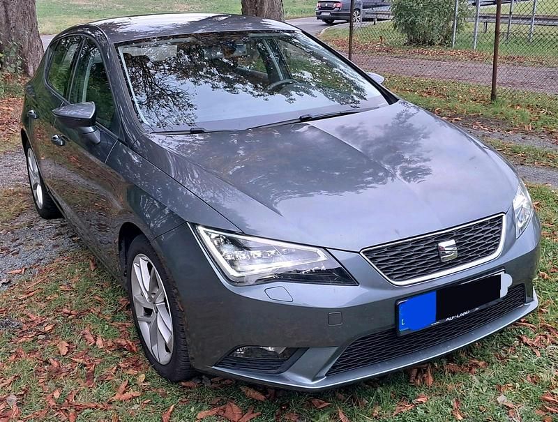 Grau Gebraucht 2013 Seat Leon Limousine | 9.800 € (Etwas zu teuer) - Bild 1/4