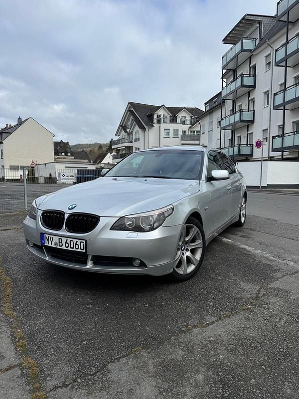 Gebraucht BMW 523 177 PS (130 kW) 2006 Silber Limousine