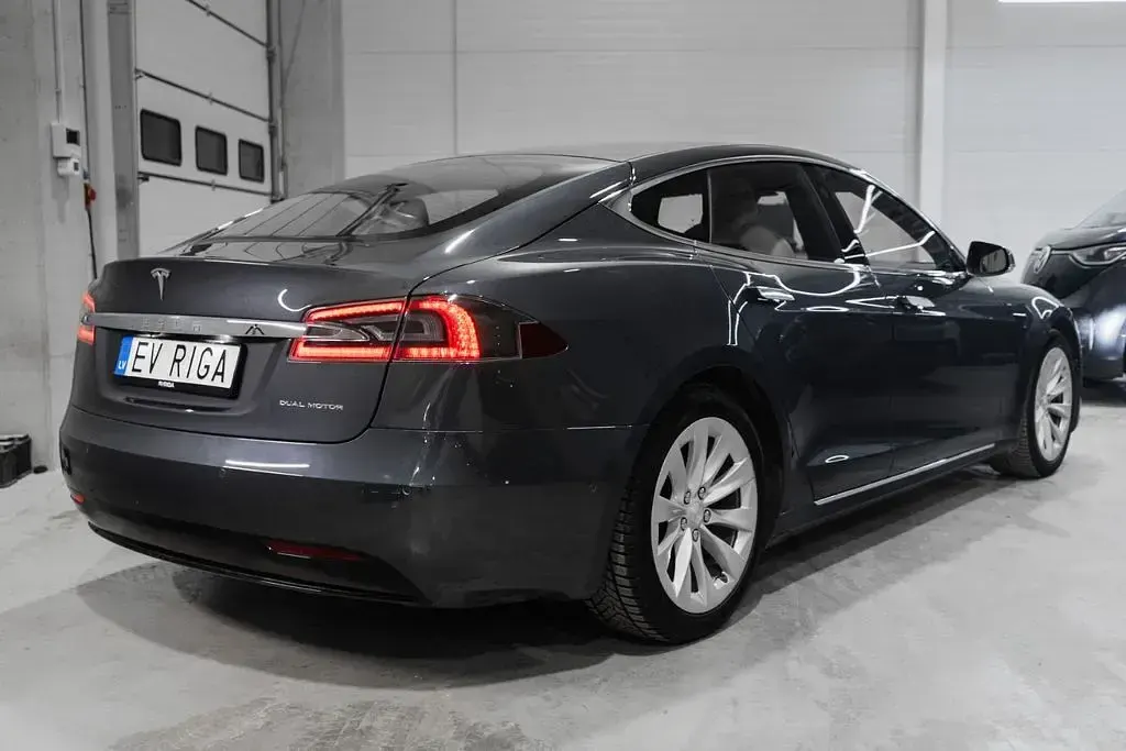 Second-hand Tesla Model S 413 kW (562 CP) 2020 Gri Hatchback