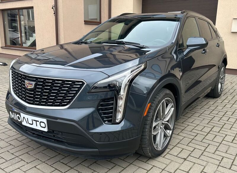 Grau Gebraucht 2020 Cadillac XT4 SUV | 24.500 € (Fairer Preis) - Bild 1/4
