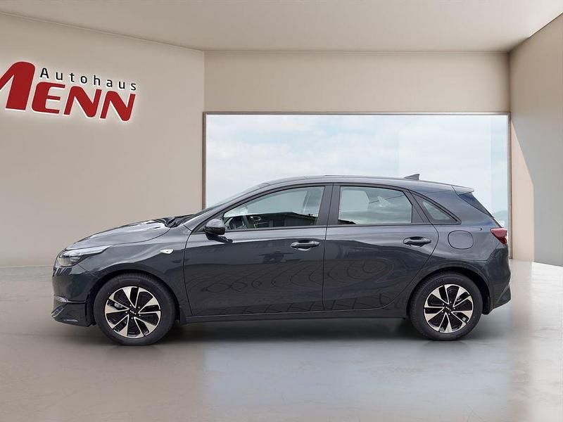 Neu Kia Ceed 140 PS (102 kW) 2026 Grau Kleinwagen
