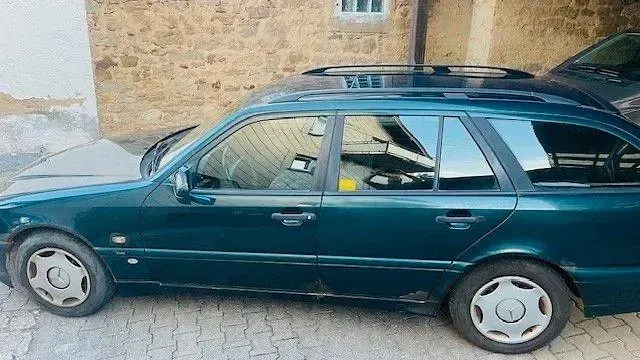 Gebraucht Mercedes C180 Elegance 122 PS (89 kW) 1997 Grün Kombi