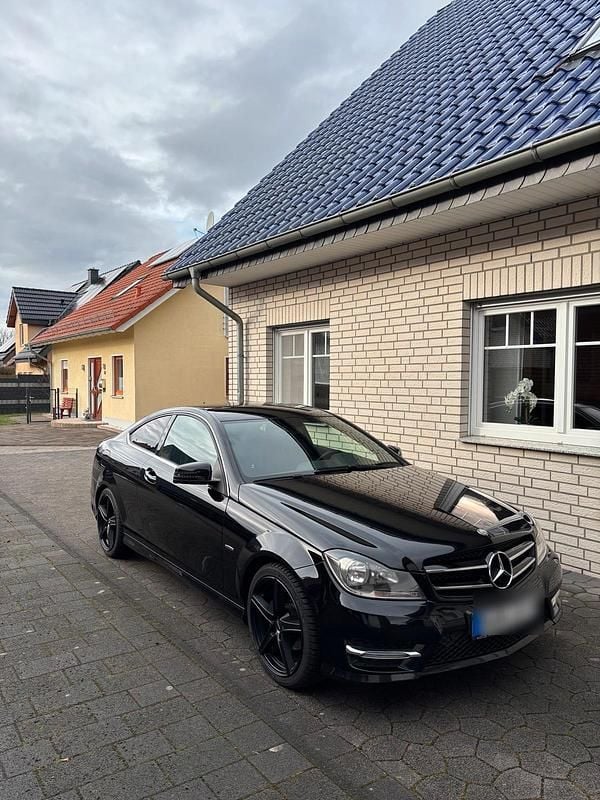 Schwarz Gebraucht 2013 Mercedes C220 AMG line Coupé | 10.000 € (Fairer Preis) - Bild 1/4