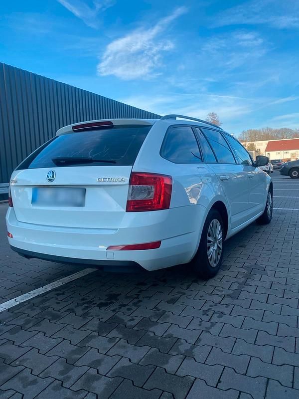 Gebraucht Skoda Octavia 126 PS (92 kW) 2015 Weiß Kleinwagen