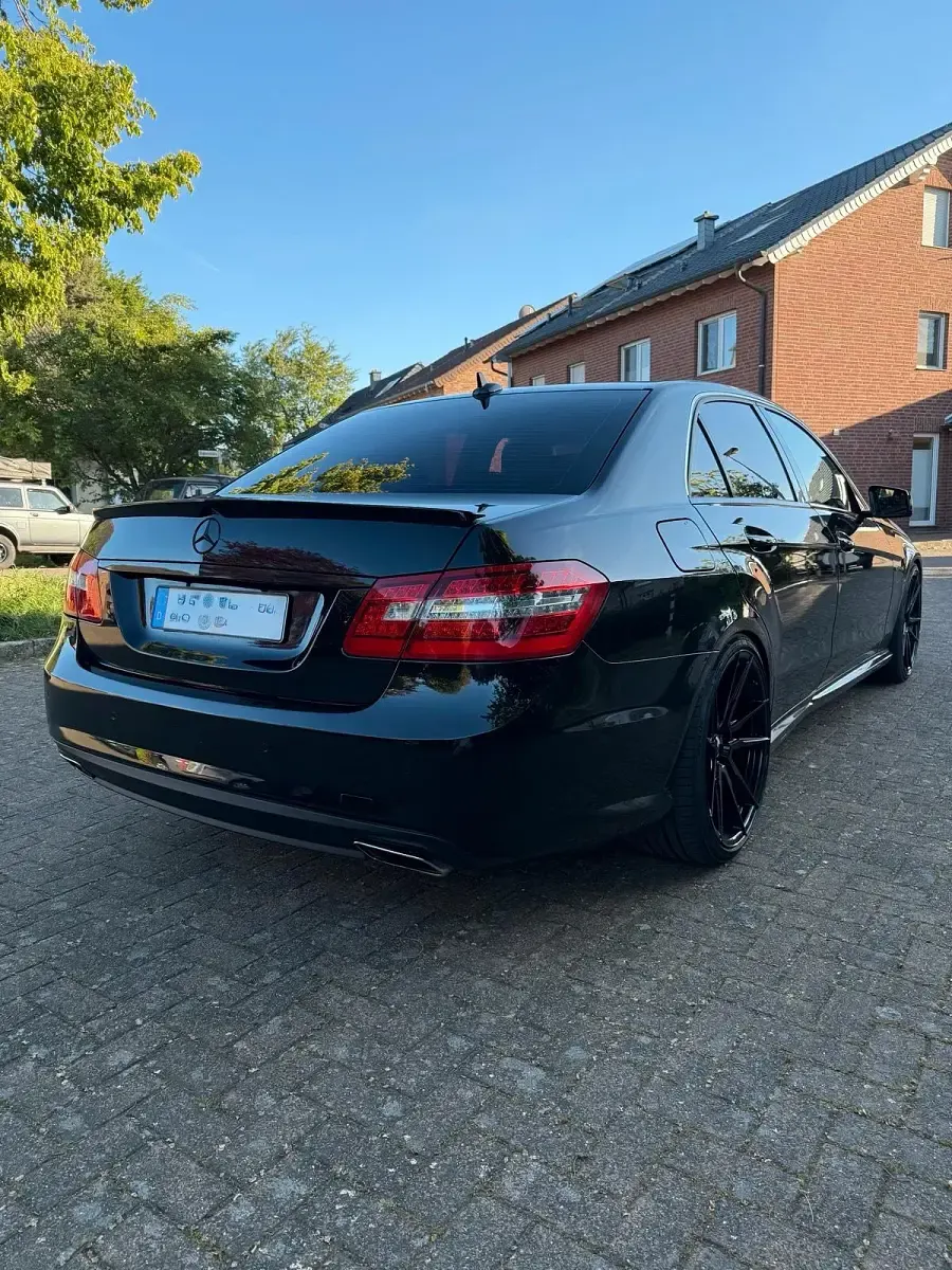 Gebraucht Mercedes E500 Avantgarde 408 PS (300 kW) 2012 Schwarz Limousine