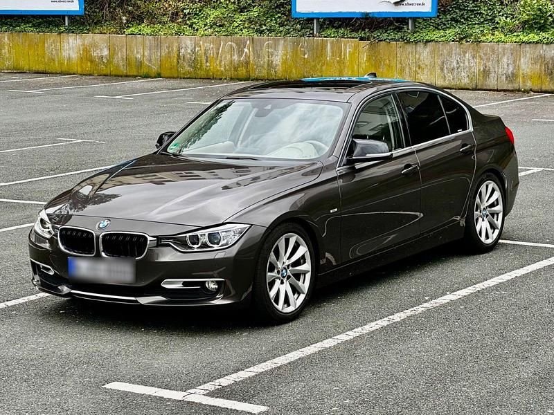 Usata BMW 320 184 CV (135 kW) 2013 Marrone Berlina