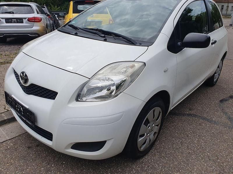 Weiß Gebraucht 2011 Toyota Yaris Cool Kleinwagen | 3.650 € (Fairer Preis) - Bild 1/4
