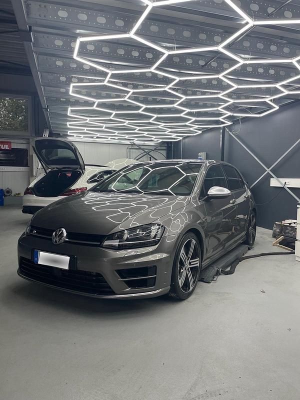 Andere farben Gebraucht 2015 VW Golf VII R Limousine | 23.500 € - Bild 1/4