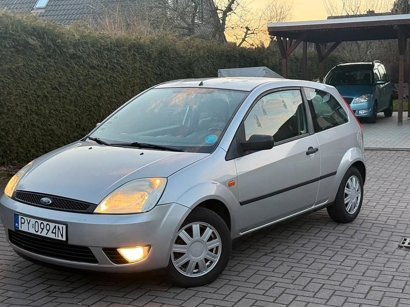 Gebraucht Ford Fiesta 85 PS (62 kW) 2004 Silber Kleinwagen