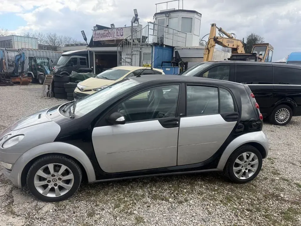 Używany Smart ForFour Basis 95 KM (69 kW) 2004 Czarny Hatchback