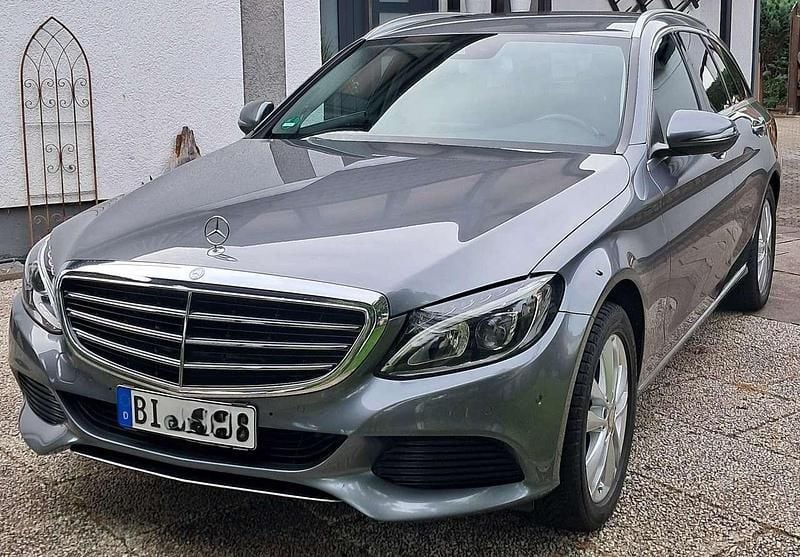 Grau Gebraucht 2016 Mercedes C180 Kombi | 13.900 € (Fairer Preis) - Bild 1/4
