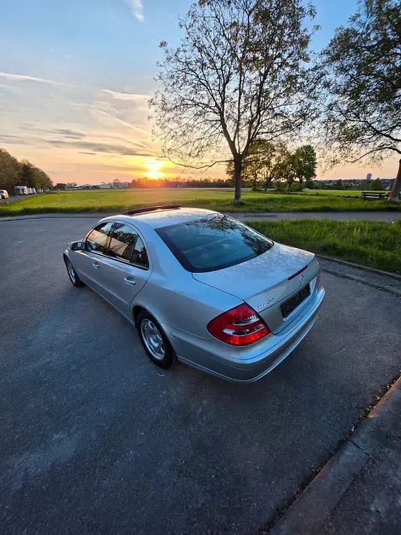 Occasion Mercedes E200 Classic 122 ch (89 kW) 2003 Argent Berline