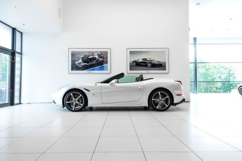 Weiß Gebraucht 2015 Ferrari California Cabrio | 147.500 € (Teuer) - Bild 1/4