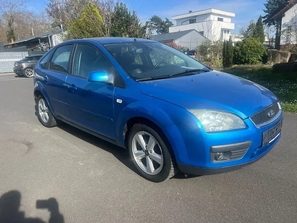 Używany Ford Focus Titanium 116 KM (85 kW) 2005 Niebieski Sedan/Limuzyna