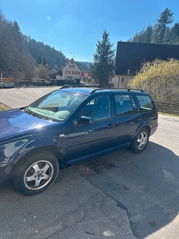 Gebraucht VW Golf IV Edition 101 PS (74 kW) 2003 Blau Kombi