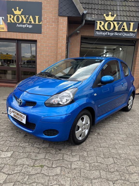 Blau Gebraucht 2009 Toyota Aygo Kleinwagen | 4.100 € - Bild 1/4