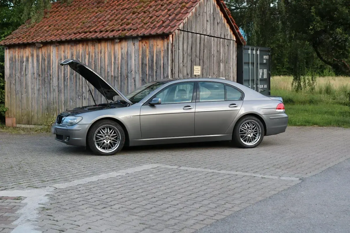 Gebraucht BMW 740 306 PS (225 kW) 2005 Silber Limousine