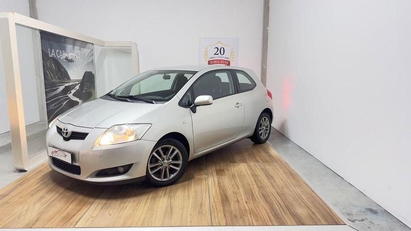 Gebraucht Toyota Auris Life 101 PS (74 kW) 2011 Silber Kleinwagen