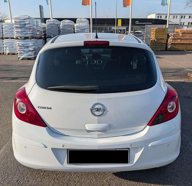 Gebraucht Opel Corsa Color Edition 101 PS (74 kW) 2011 Weiß Kleinwagen