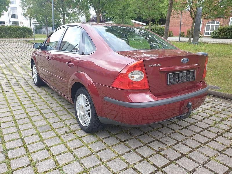 Gebraucht Ford Focus Ghia 116 PS (85 kW) 2005 Rot Limousine