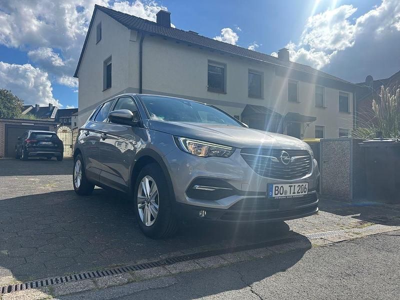 Grau Gebraucht 2018 Opel Grandland X Business SUV | 12.999 € (Superpreis) - Bild 1/4