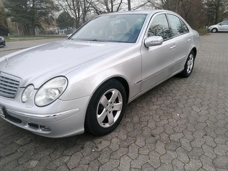 Gebraucht Mercedes E320 Elegance 224 PS (164 kW) 2002 Silber Limousine