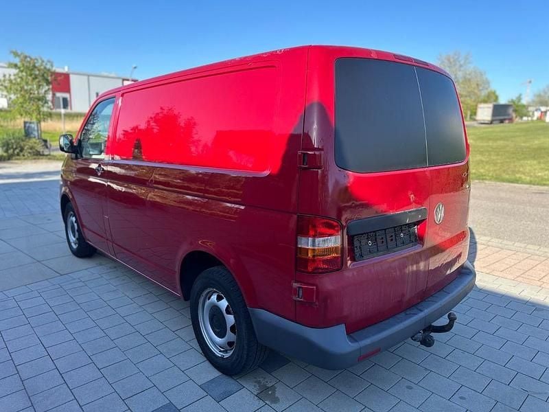 Second-hand VW Transporter 105 CP (77 kW) 2005 Roșu Van